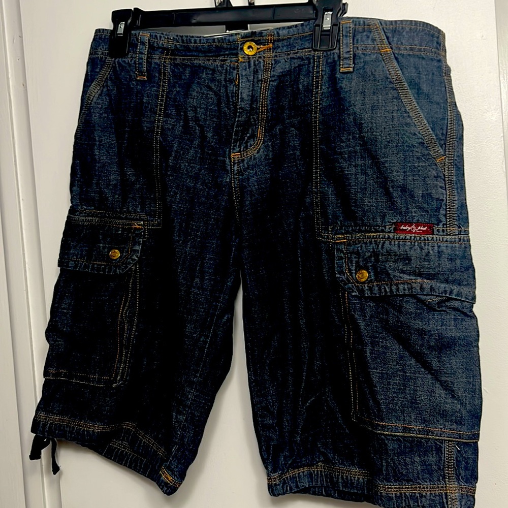 Apple bottoms shorts/capri , size 11, fits like a 9/10